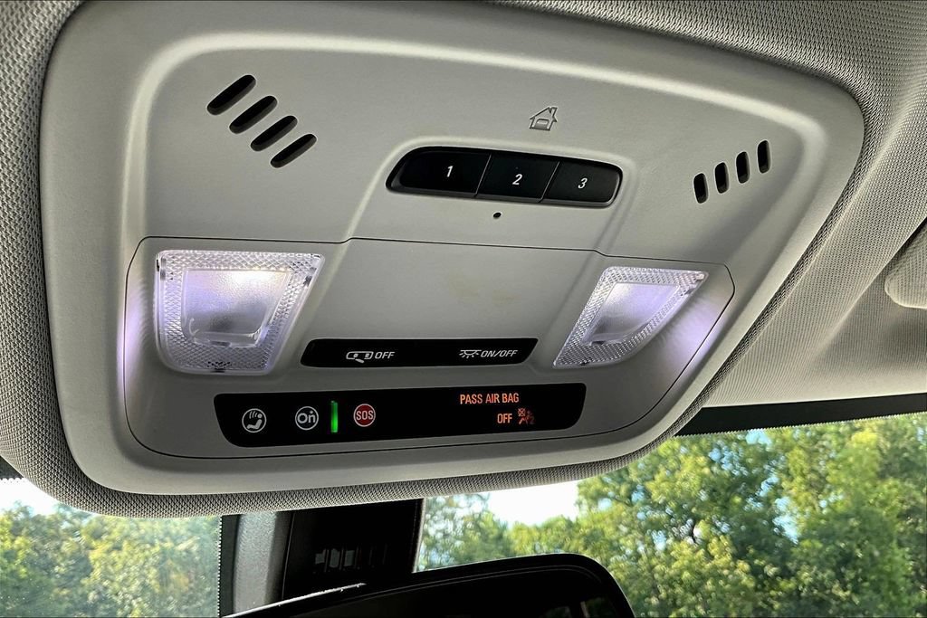 Used 2021 Chevrolet Traverse LT FWD image 17