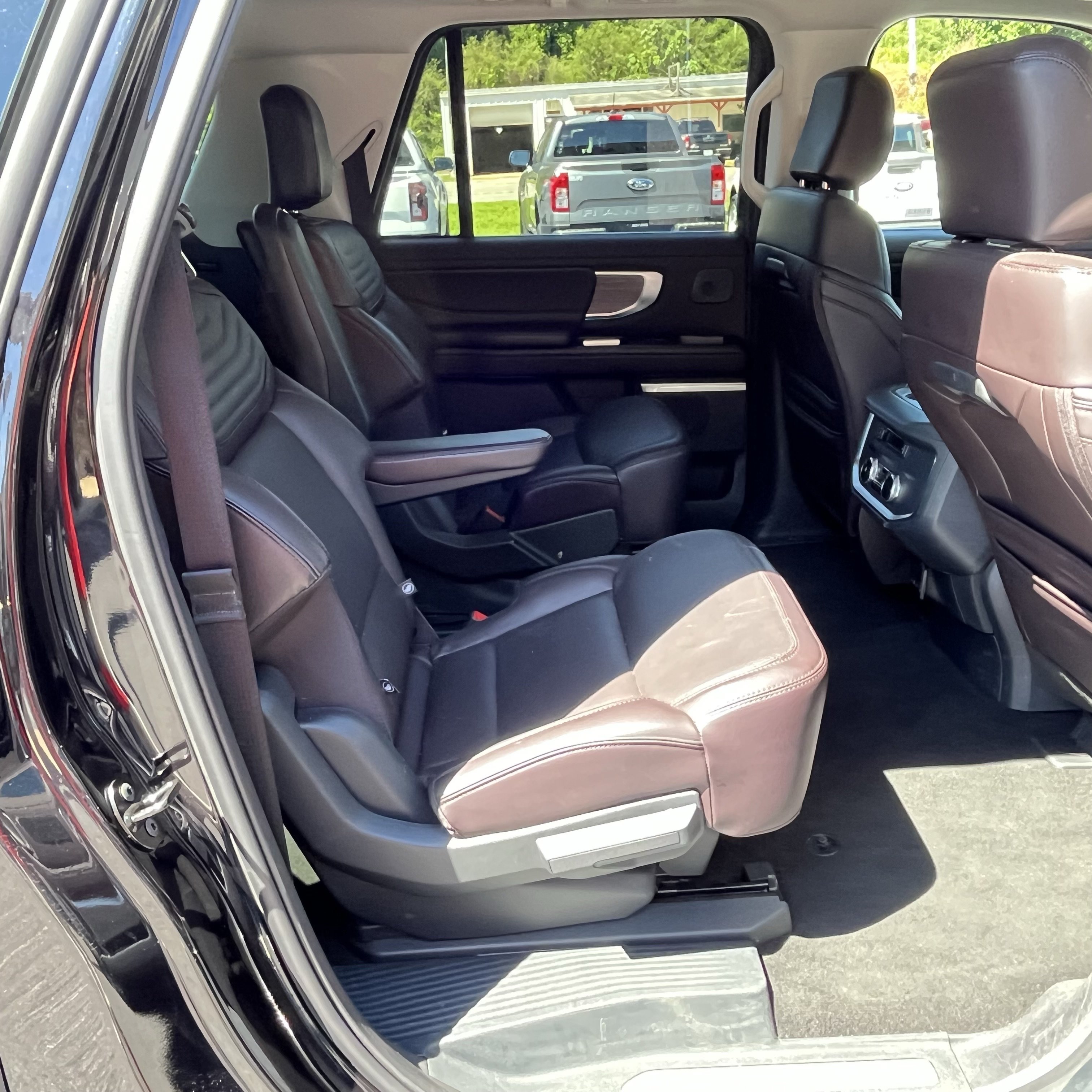 Certified 2025 Ford Expedition Max Platinum w/ Platinum Ultimate Package AWD/4WD image 15
