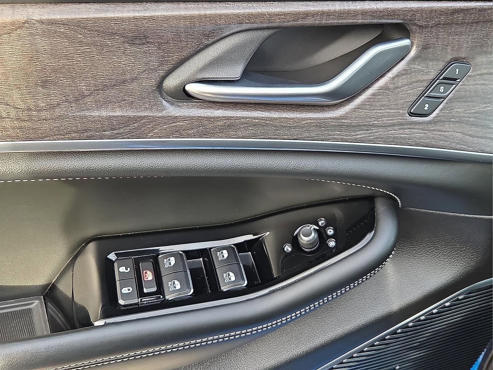 Used 2022 Jeep Grand Cherokee Overland image 13