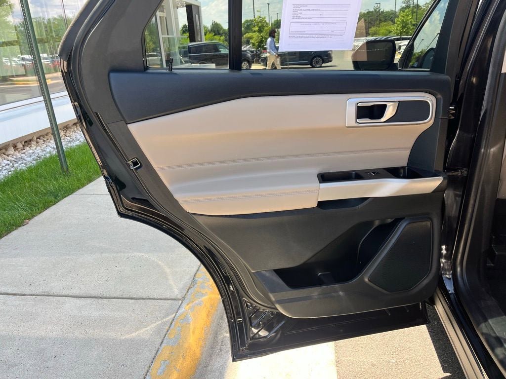 Certified 2022 Ford Explorer XLT w/ Equipment Group 202A AWD/4WD image 19