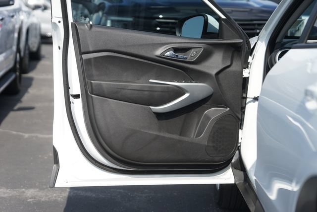 Used 2025 Chevrolet Trax LS w/ LS Convenience Package FWD image 30