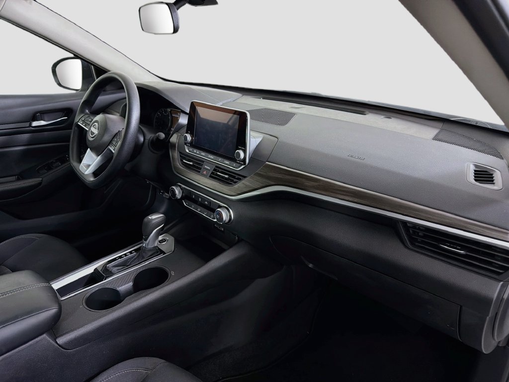 Used 2025 Nissan Altima 2.5 SV FWD image 28