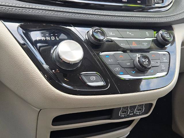 Used 2023 Chrysler Pacifica Touring-L FWD image 26
