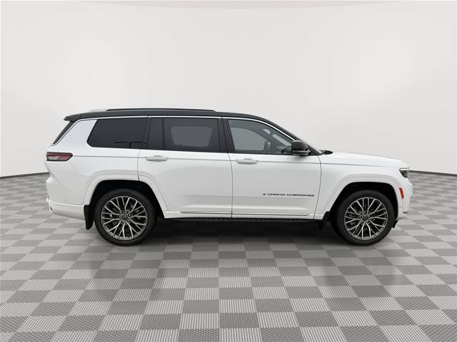Used 2023 Jeep Grand Cherokee L Summit AWD/4WD image 10