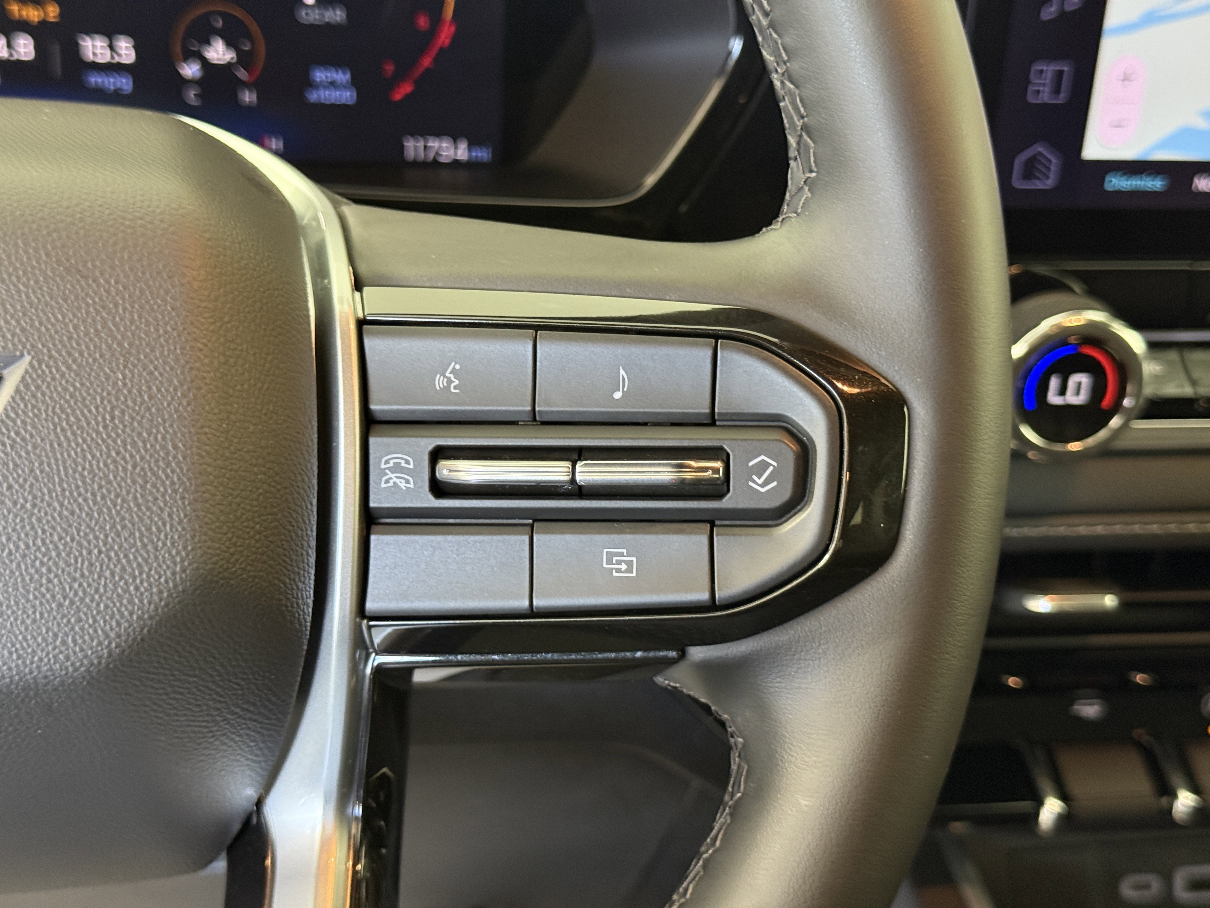 Used 2024 Chevrolet Colorado LT w/ LT Convenience Package II image 25