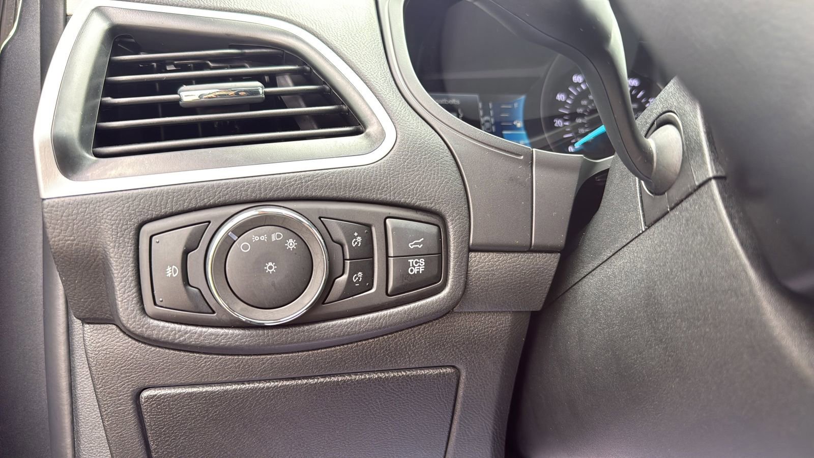 Certified 2024 Ford Edge SEL w/ Convenience Package AWD/4WD image 17