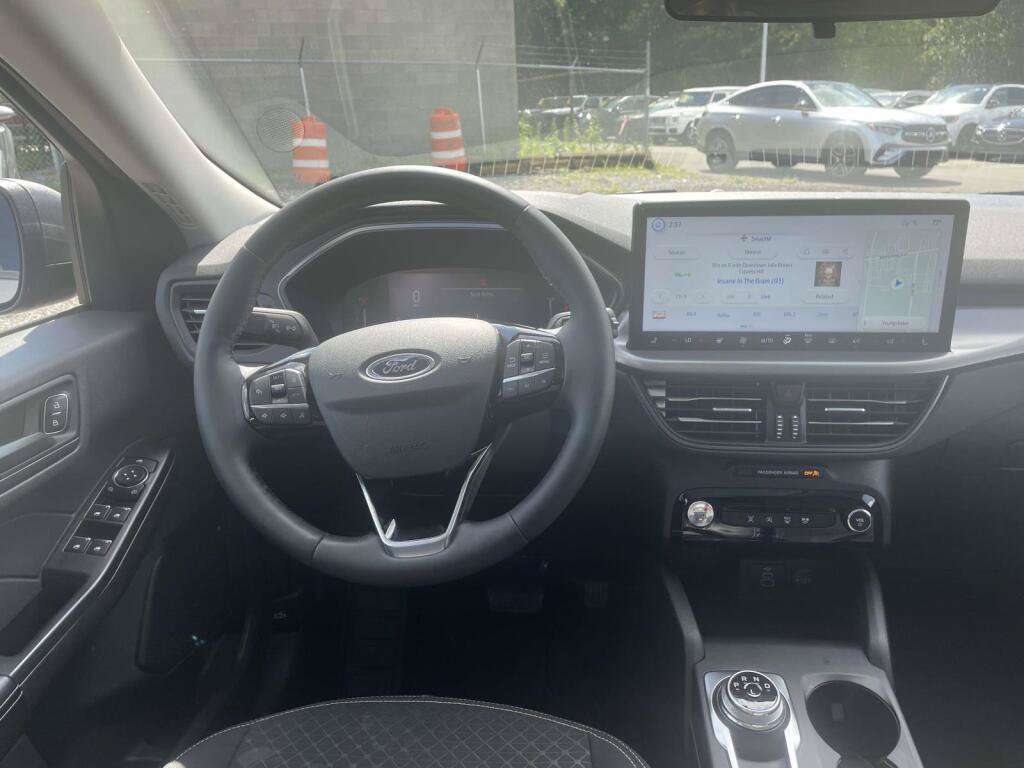 Certified 2024 Ford Escape Active w/ Tech Pack #1 AWD/4WD image 2