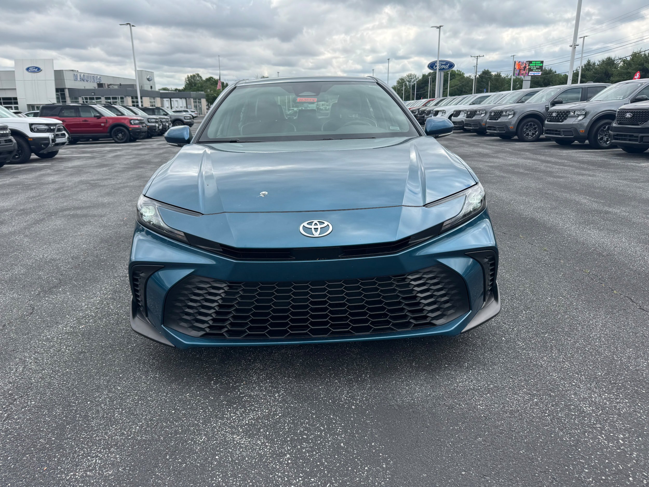 Used 2025 Toyota Camry SE FWD image 6