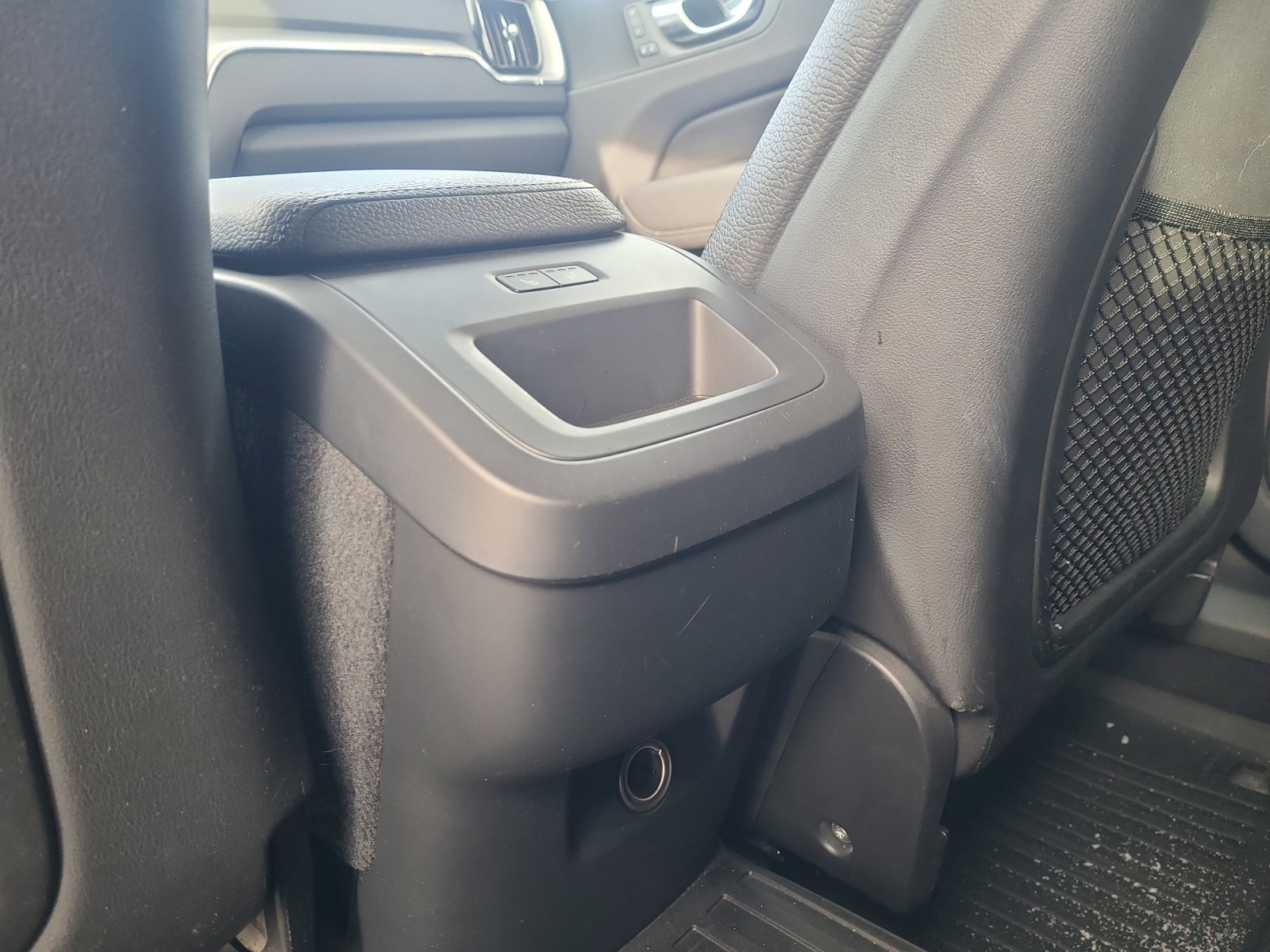 Used 2019 Volvo XC60 T5 Momentum w/ Premium Package image 30