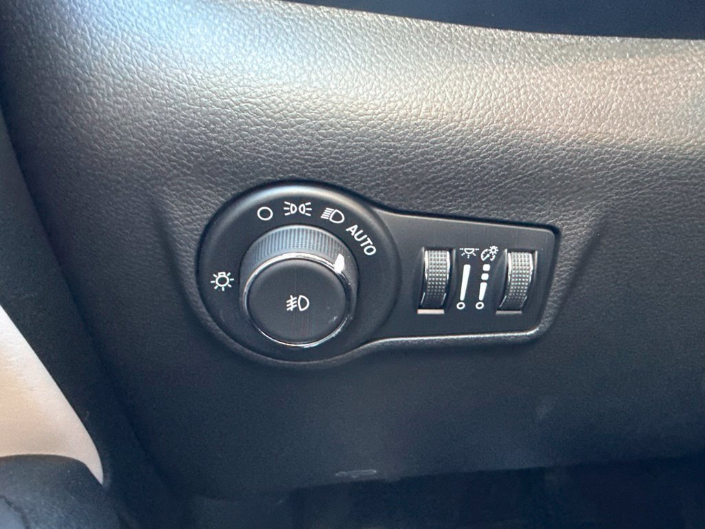 Used 2025 Jeep Compass Limited AWD/4WD image 15