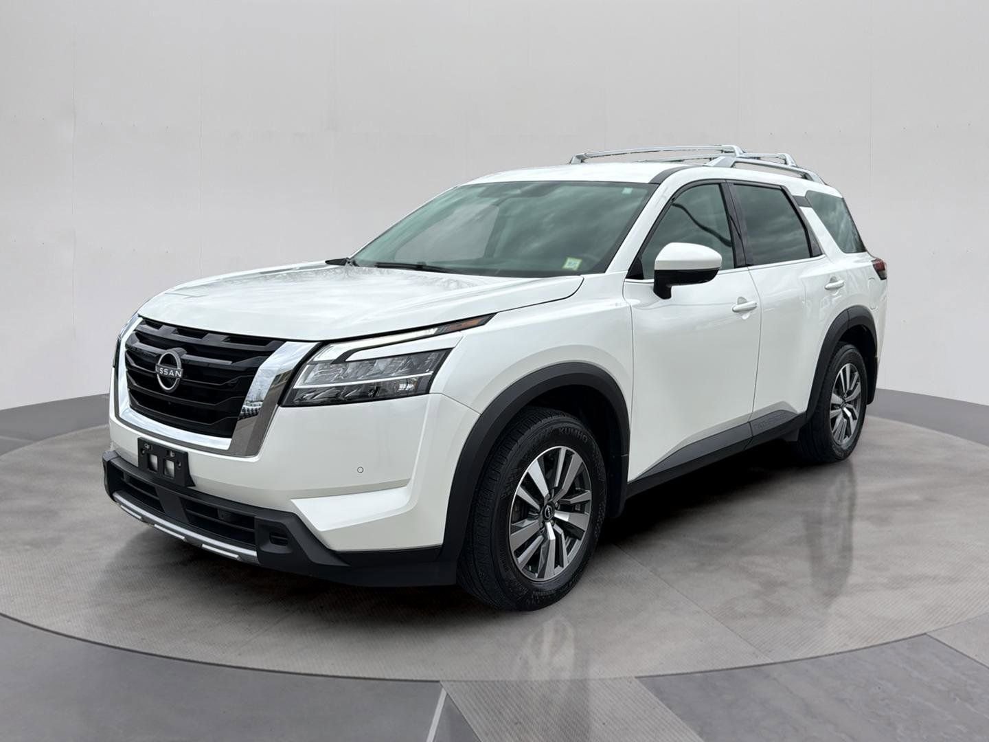 Used 2024 Nissan Pathfinder SL AWD/4WD image 1