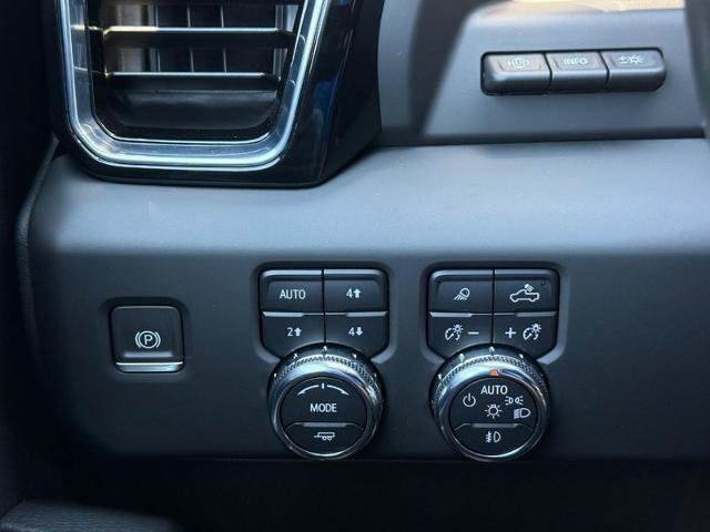 Used 2024 GMC Sierra 3500 Denali w/ Technology Package AWD/4WD image 21