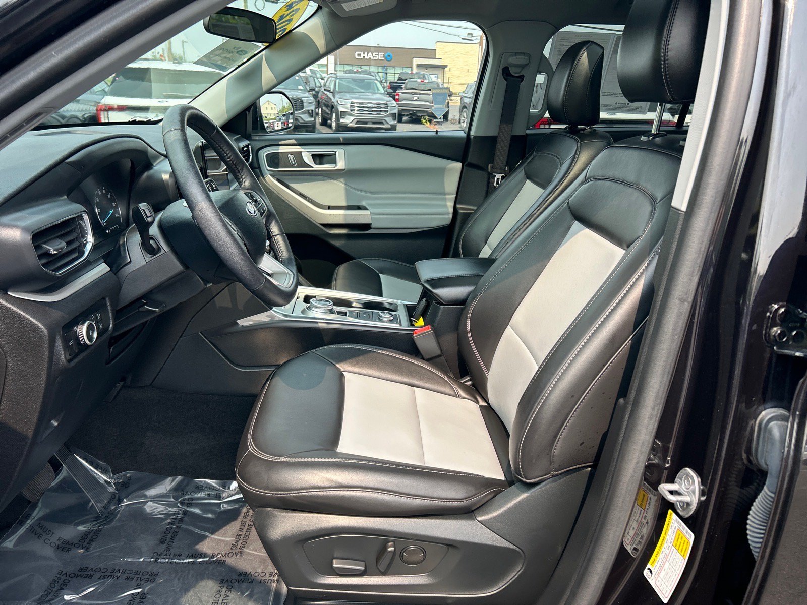 Certified 2024 Ford Explorer XLT w/ Equipment Group 202A AWD/4WD image 7