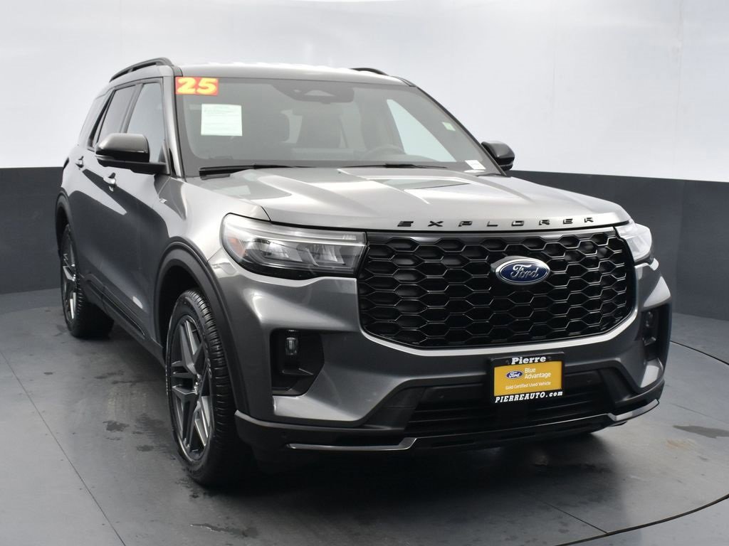 Certified 2025 Ford Explorer ST-Line w/ ST-Line Street Pack image 7