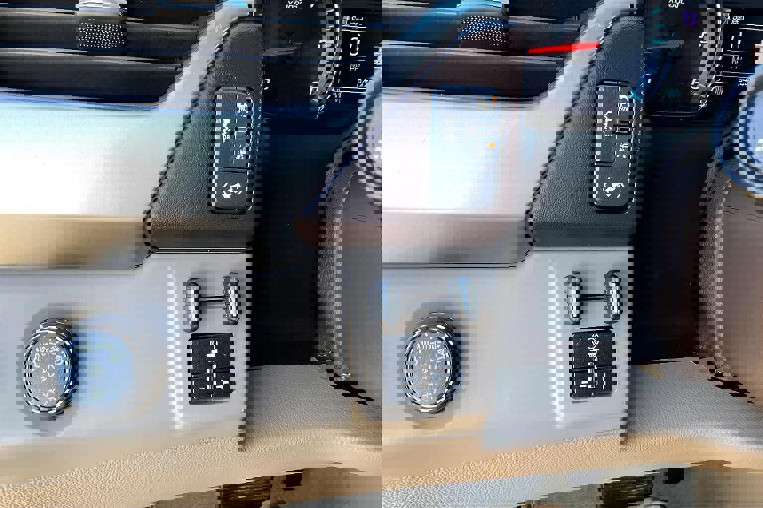 Used 2018 Chevrolet Tahoe LT image 32