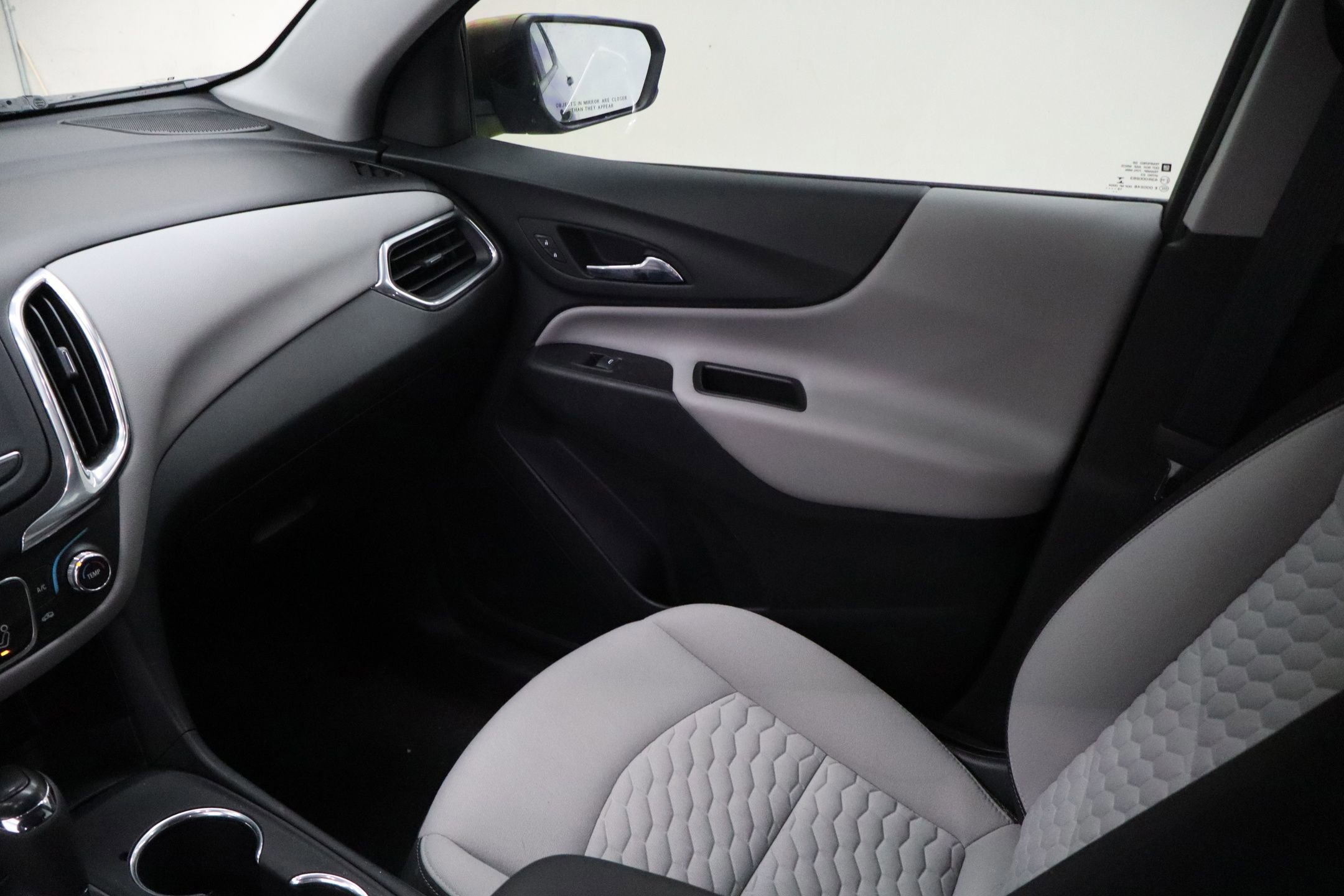 Used 2020 Chevrolet Equinox LS image 24