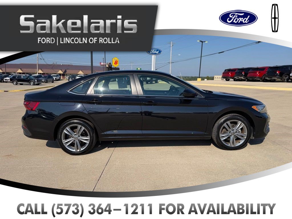 Used 2024 Volkswagen Jetta SE FWD image 4