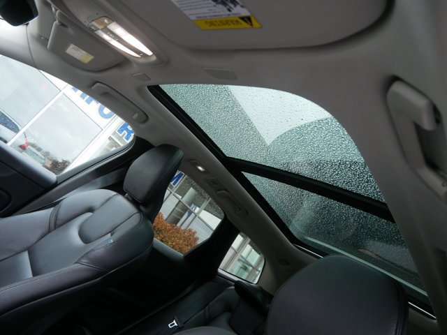 Used 2023 Volvo XC60 B5 Plus image 16