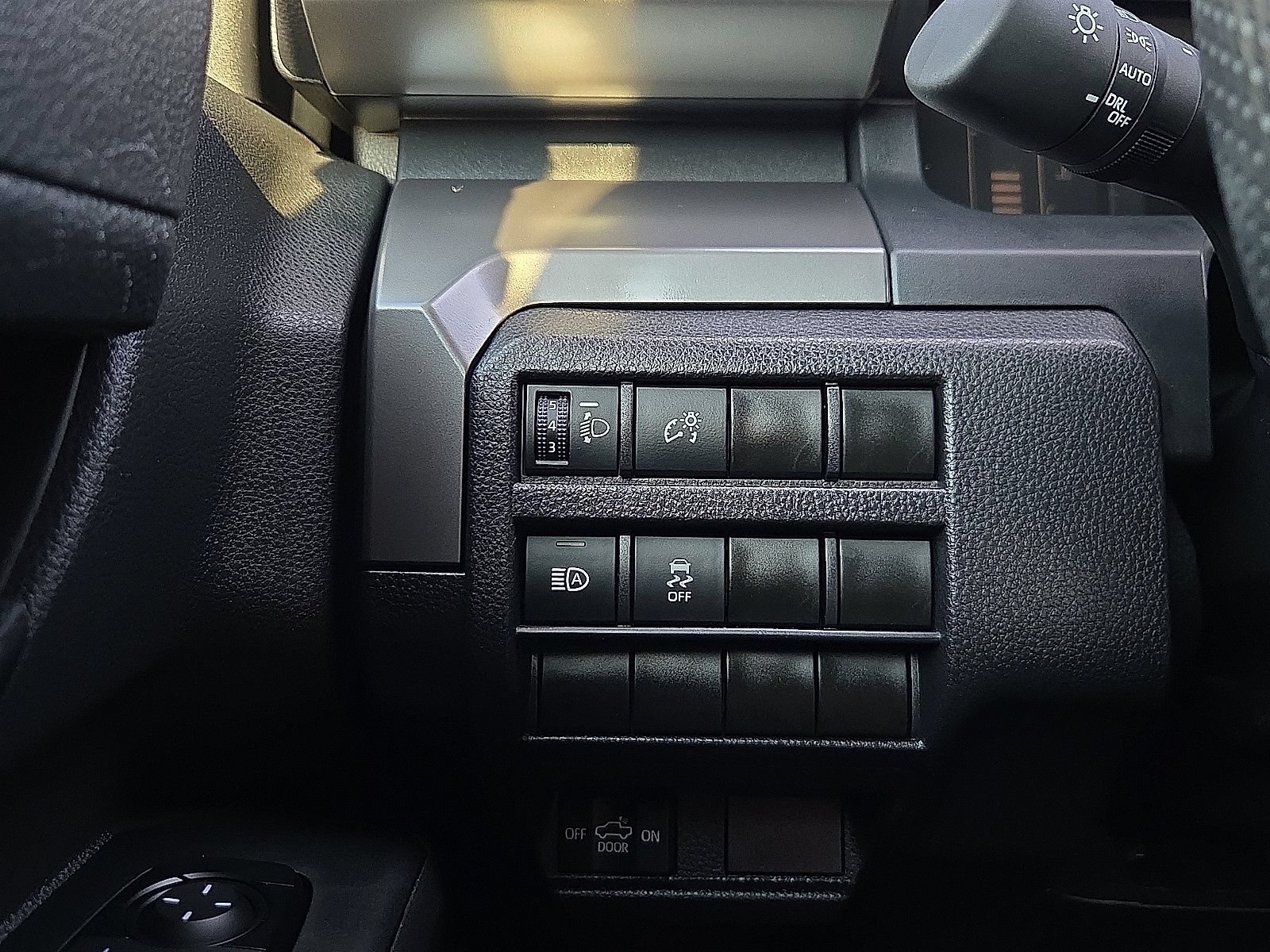 Used 2024 Toyota Tacoma SR5 AWD/4WD image 21