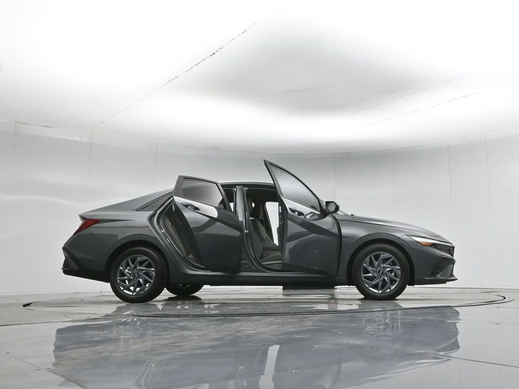 Used 2024 Hyundai Elantra SEL image 49