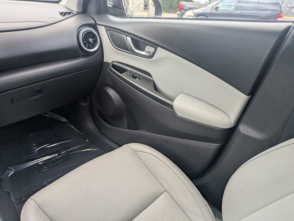Used 2022 Hyundai Kona Limited w/ Cargo Package FWD image 17