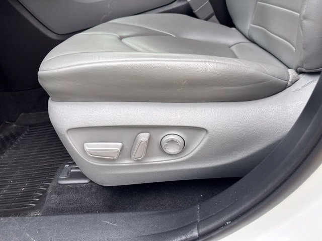 Used 2022 Toyota Highlander XLE AWD/4WD image 15