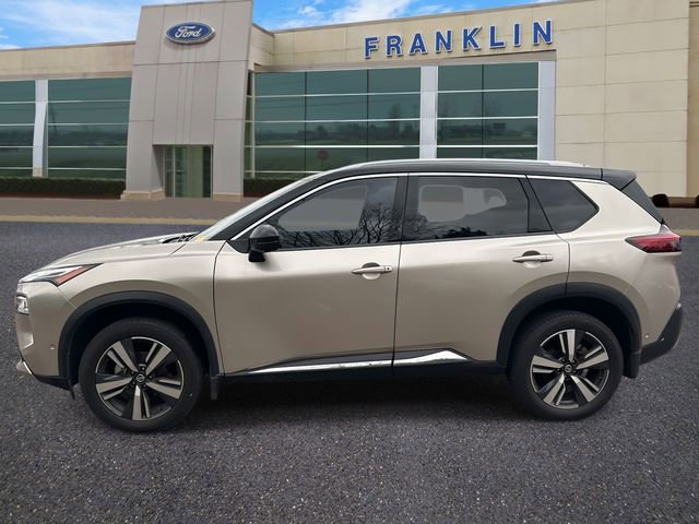 Used 2021 Nissan Rogue Platinum image 2