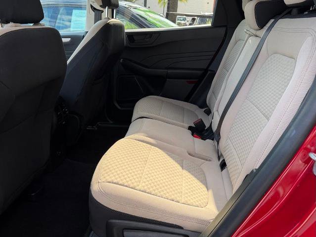 Certified 2022 Ford Escape SE w/ SE Sport Appearance Package FWD image 31