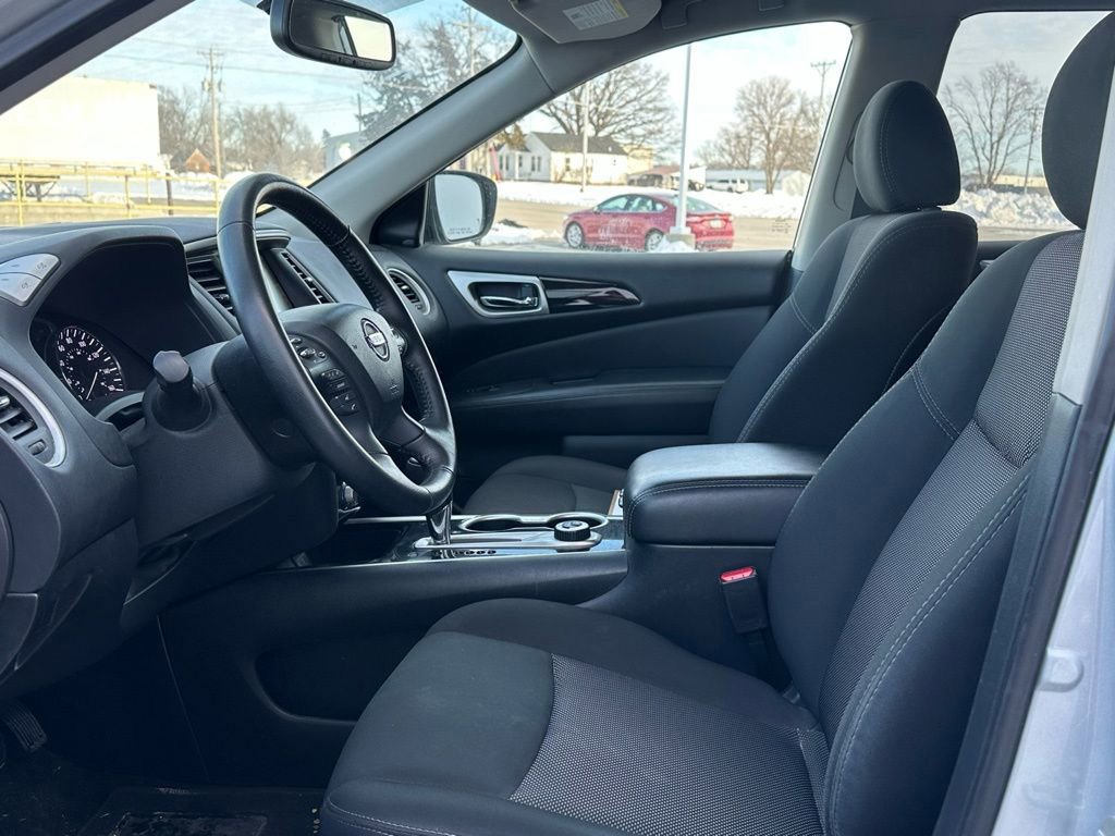 Used 2020 Nissan Pathfinder SV image 11