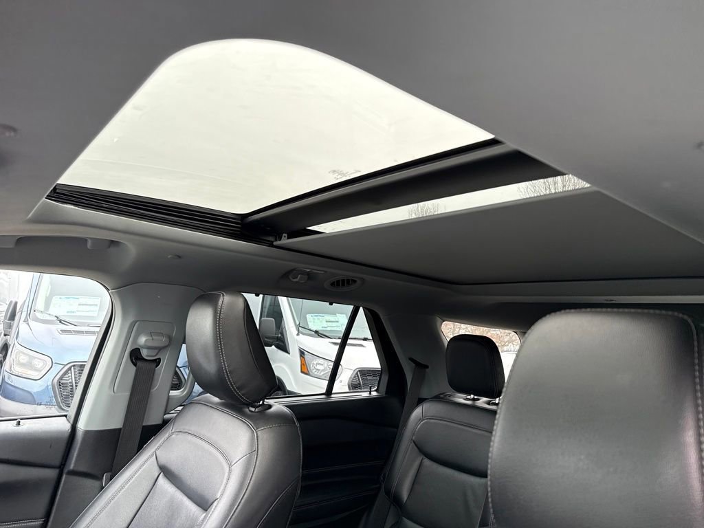 Certified 2022 Ford Explorer Limited w/ Hybrid Equipment Group 310A image 29