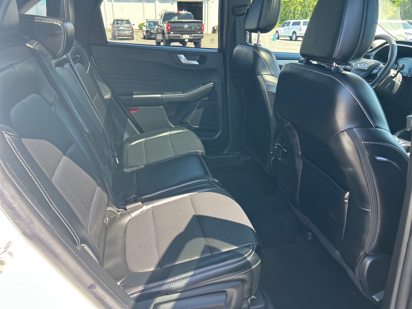 Certified 2024 Ford Escape Platinum w/ Class II Trailer Tow Package AWD/4WD image 21