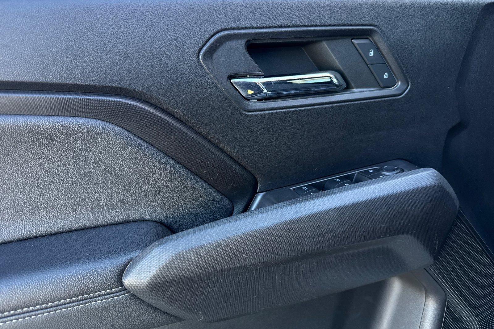 Used 2023 Chevrolet Colorado LT w/ LT Convenience Package image 11