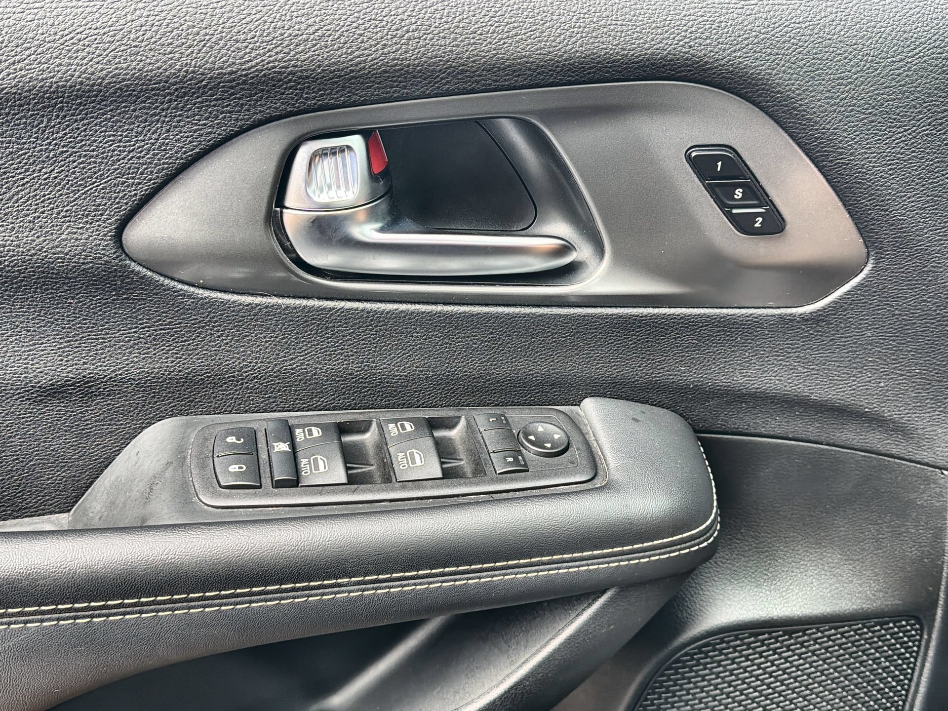 Used 2025 Chrysler Pacifica Select FWD image 13