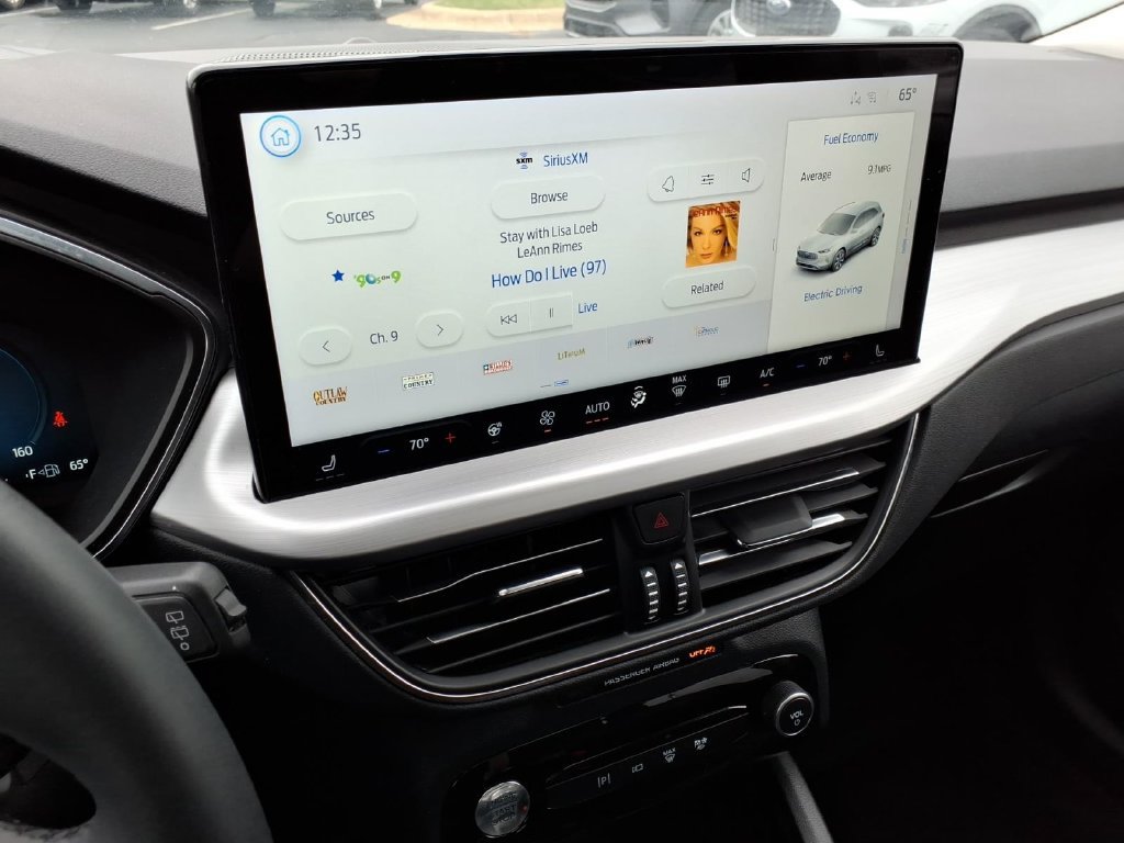 Certified 2023 Ford Escape SE w/ PHEV Premium Package FWD image 24
