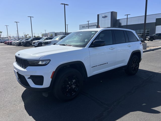 Used 2025 Jeep Grand Cherokee Altitude AWD/4WD image 18
