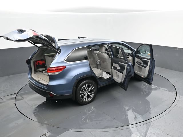 Used 2019 Toyota Highlander Plus AWD/4WD image 28
