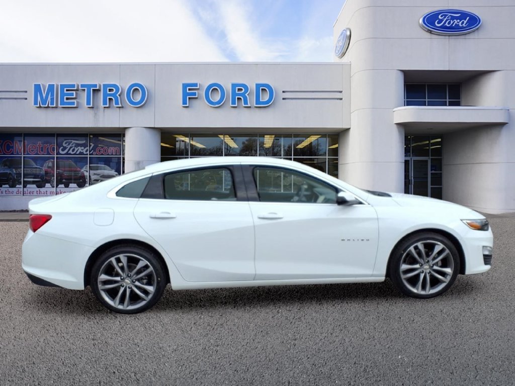 Used 2023 Chevrolet Malibu LT FWD image 2