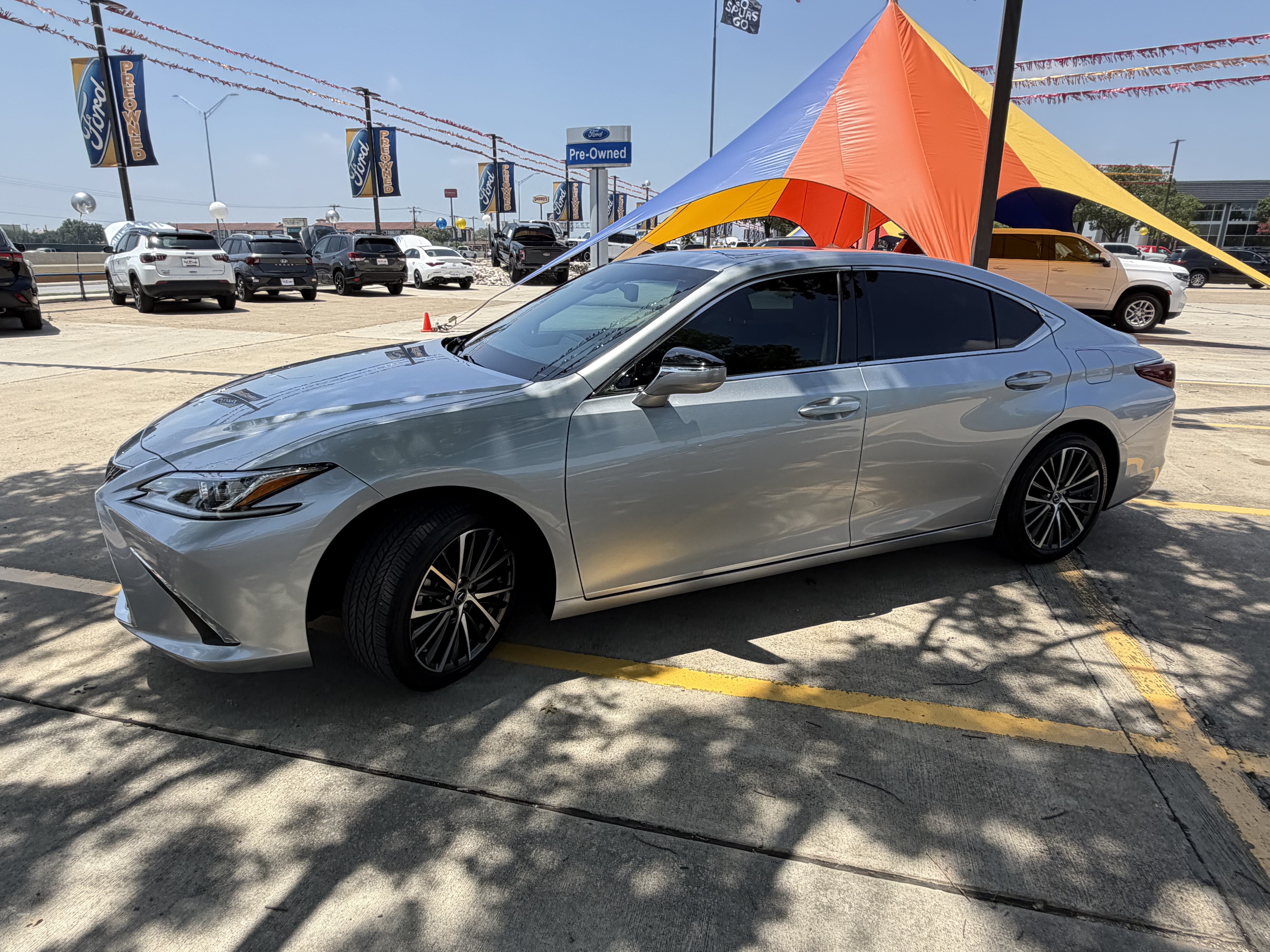 Used 2023 Lexus ES 350 w/ Premium Package FWD image 10