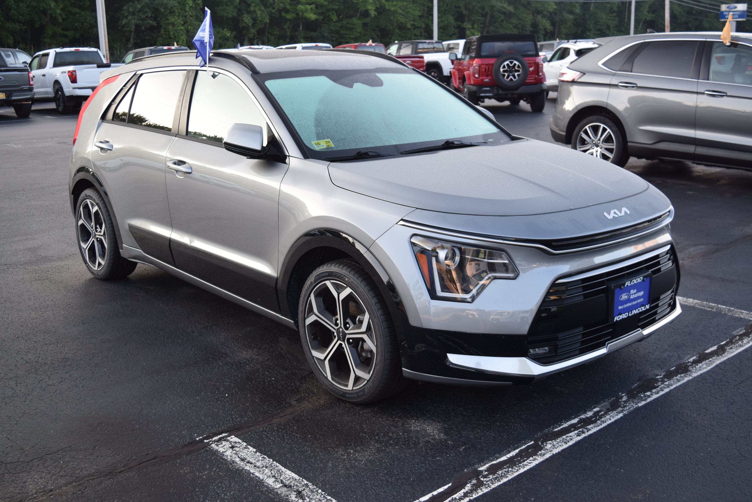 Used 2023 Kia Niro EX Touring