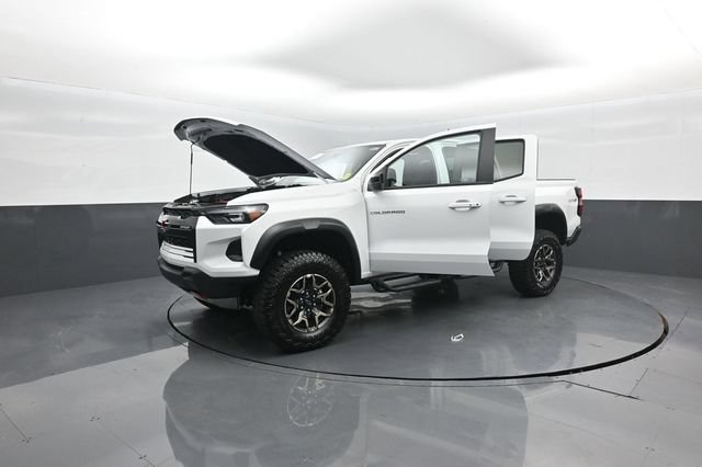 Used 2024 Chevrolet Colorado ZR2 w/ Safety Package AWD/4WD image 41