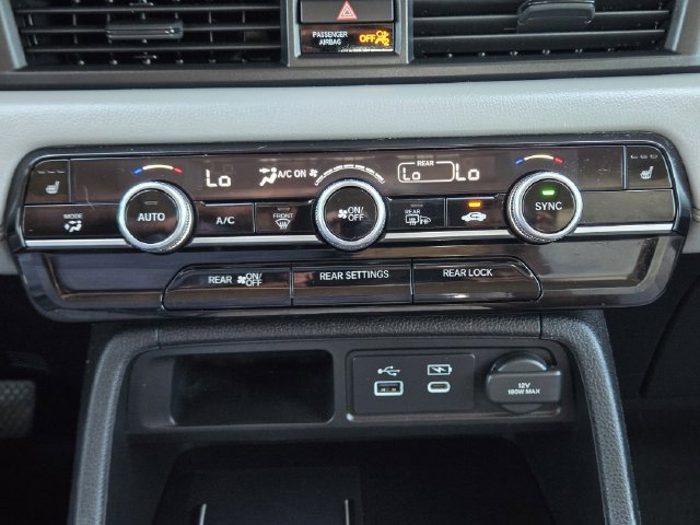 Used 2025 Honda Pilot Touring image 18