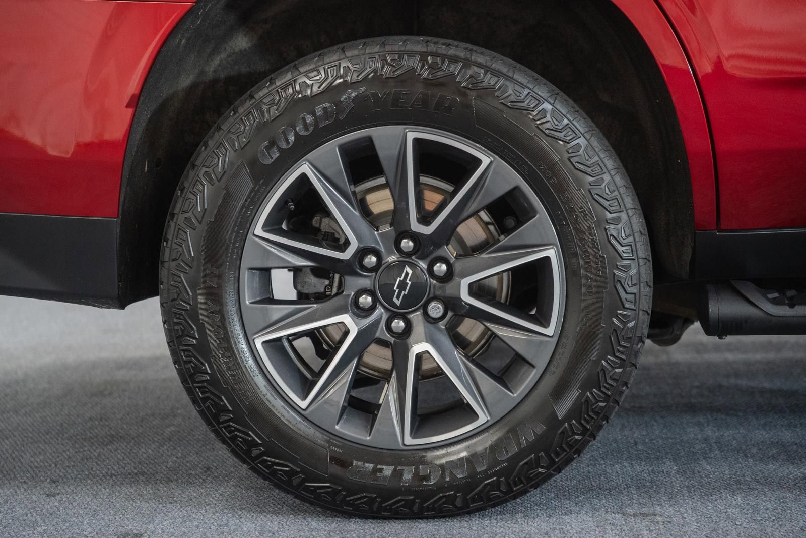 Used 2023 Chevrolet Tahoe Z71 w/ Luxury Package AWD/4WD image 19