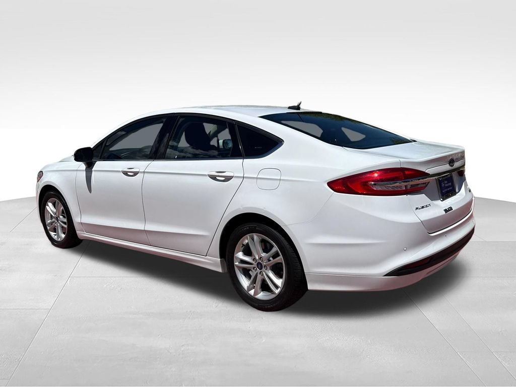 Certified 2018 Ford Fusion SE w/ Fusion SE Technology Package FWD image 7