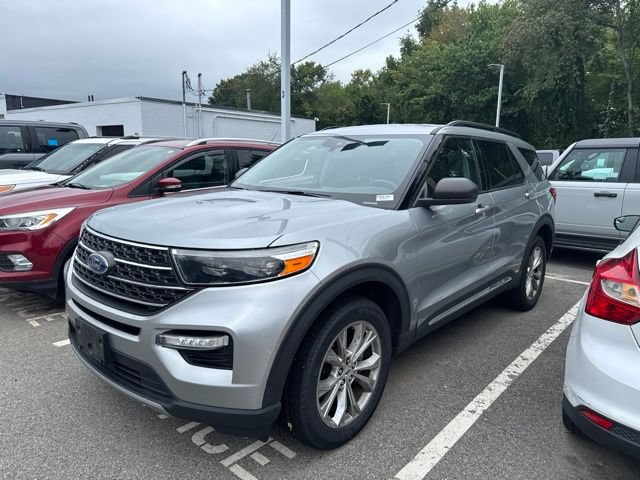 Certified 2023 Ford Explorer XLT w/ Equipment Group 202A AWD/4WD image 3