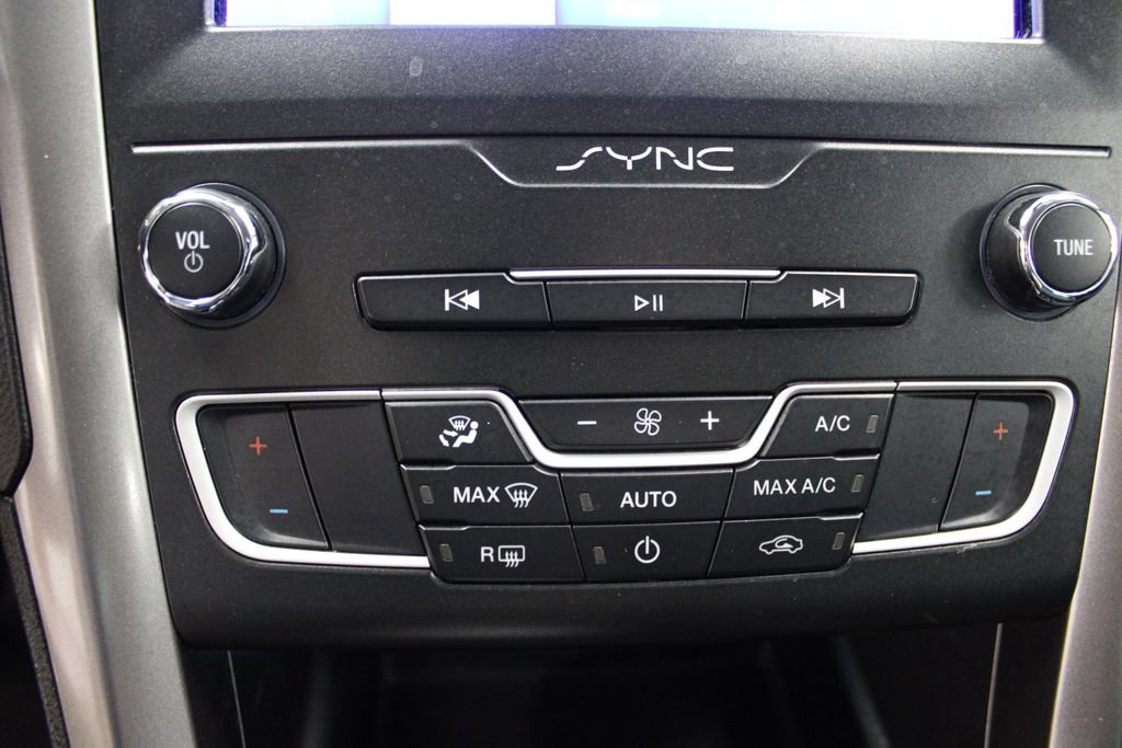 Certified 2020 Ford Fusion SE FWD image 27