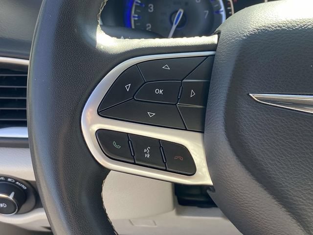 Used 2024 Chrysler Pacifica Touring-L FWD image 20