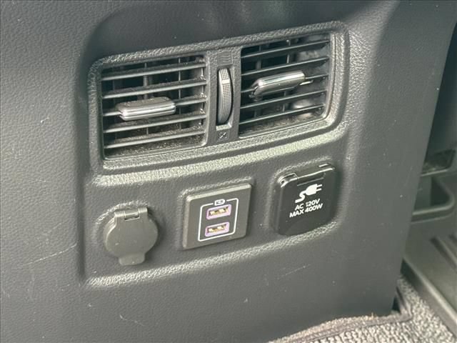 Used 2021 Nissan Titan PRO-4X AWD/4WD image 13