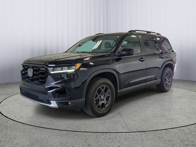 Used 2025 Honda Pilot TrailSport image 4
