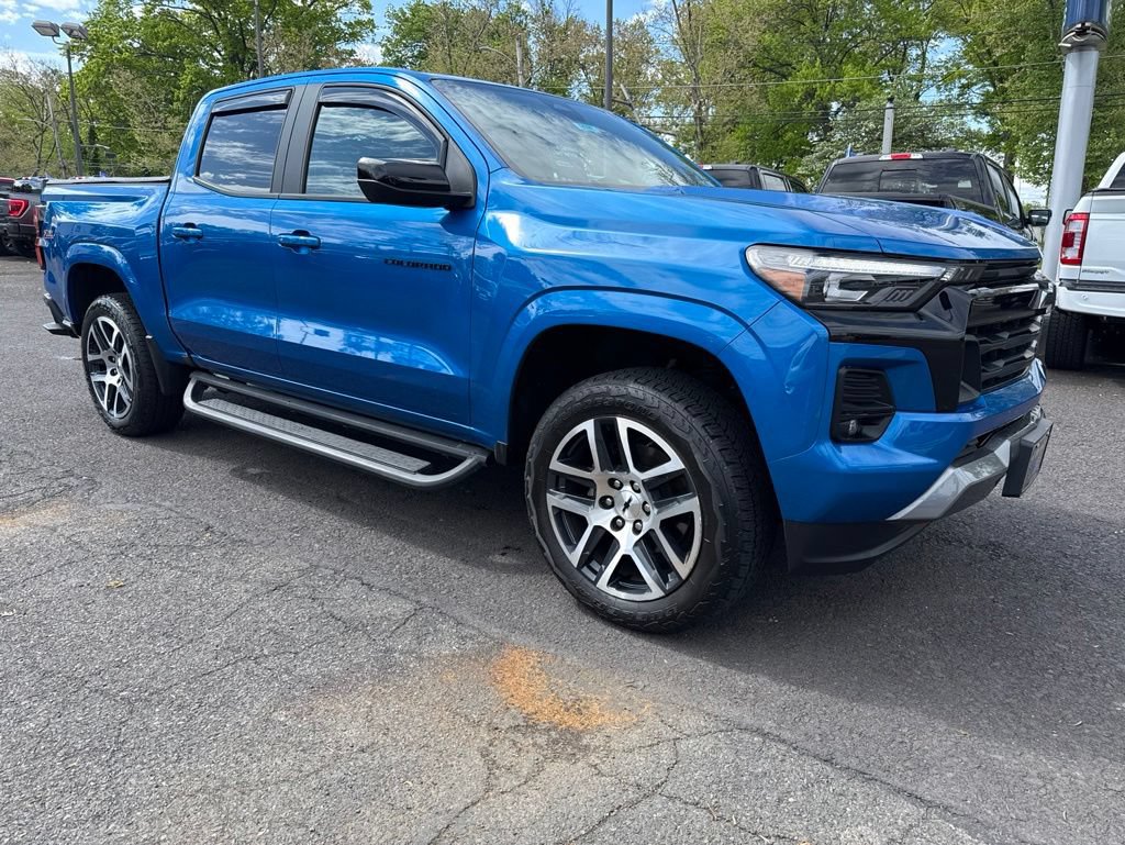 Used 2024 Chevrolet Colorado Z71 w/ Z71 Convenience Package 2 AWD/4WD image 3