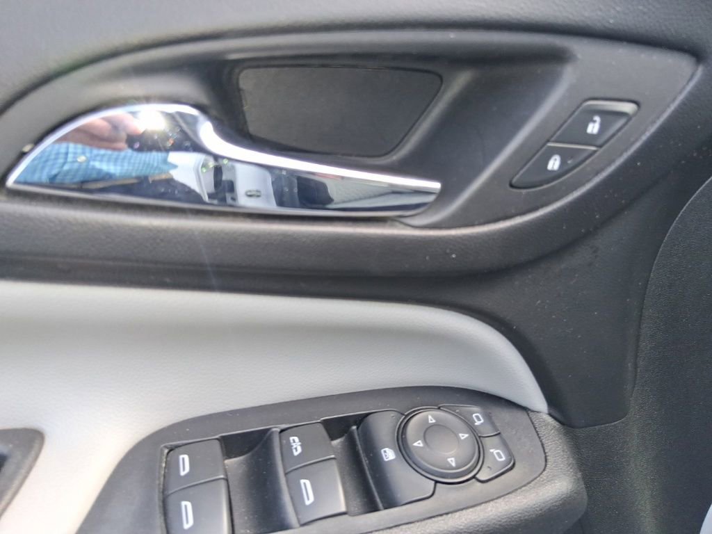 Used 2018 Chevrolet Equinox LS w/ LPO, Floor Liner Package FWD image 11
